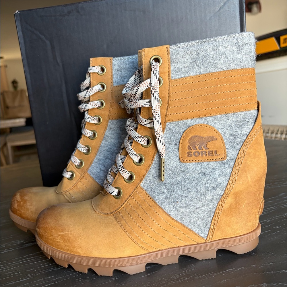 Sorel Lexie Wedge Boots size 9.5